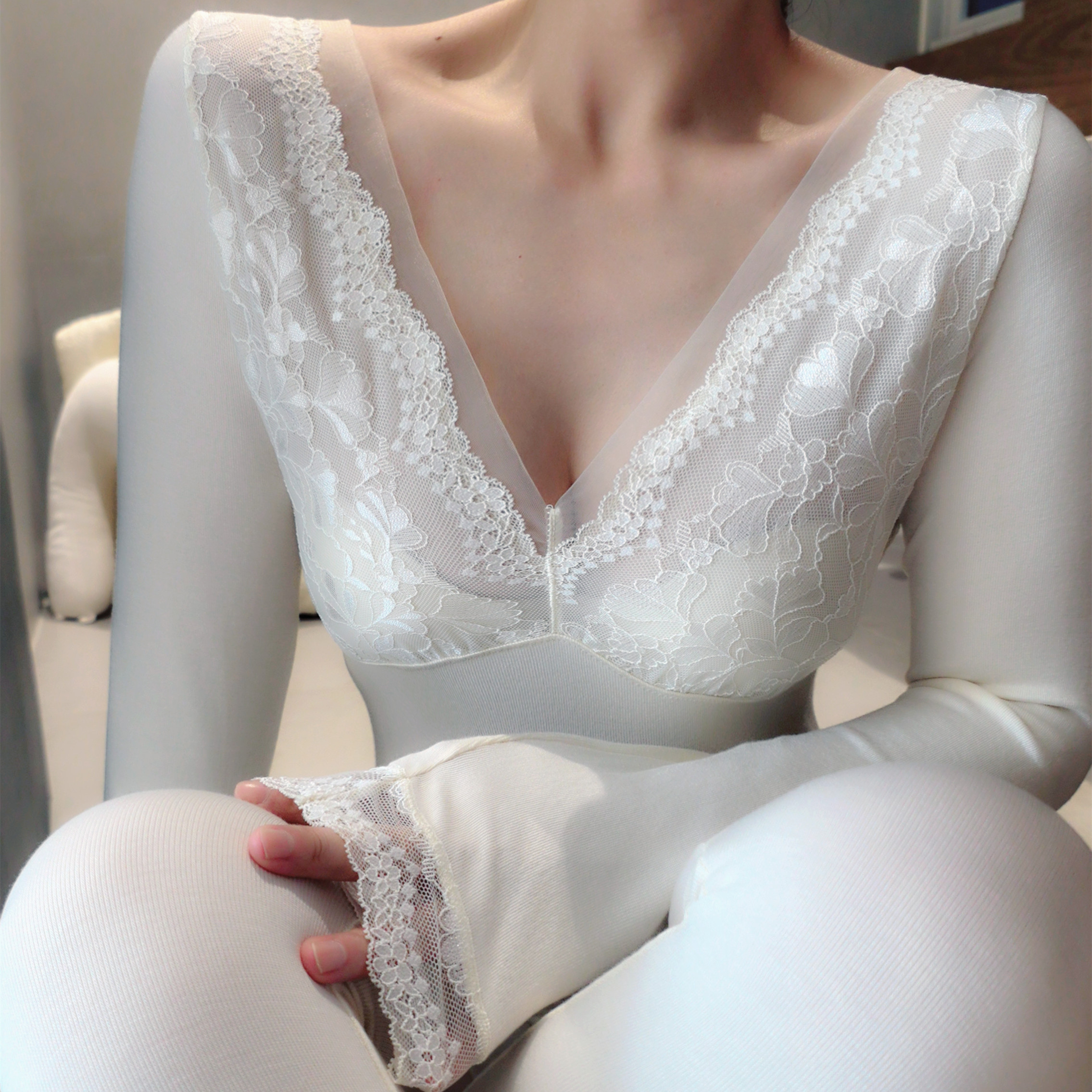 女秋冬轻薄蕾丝超大领口保暖打底