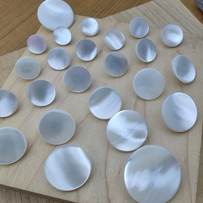 天然贝壳扣白蝶纽扣圆形手缝百搭衬衣扣子女衣服西装扣子大衣现货