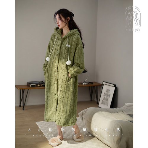 冬季珊瑚绒睡袍女时尚减龄家居服