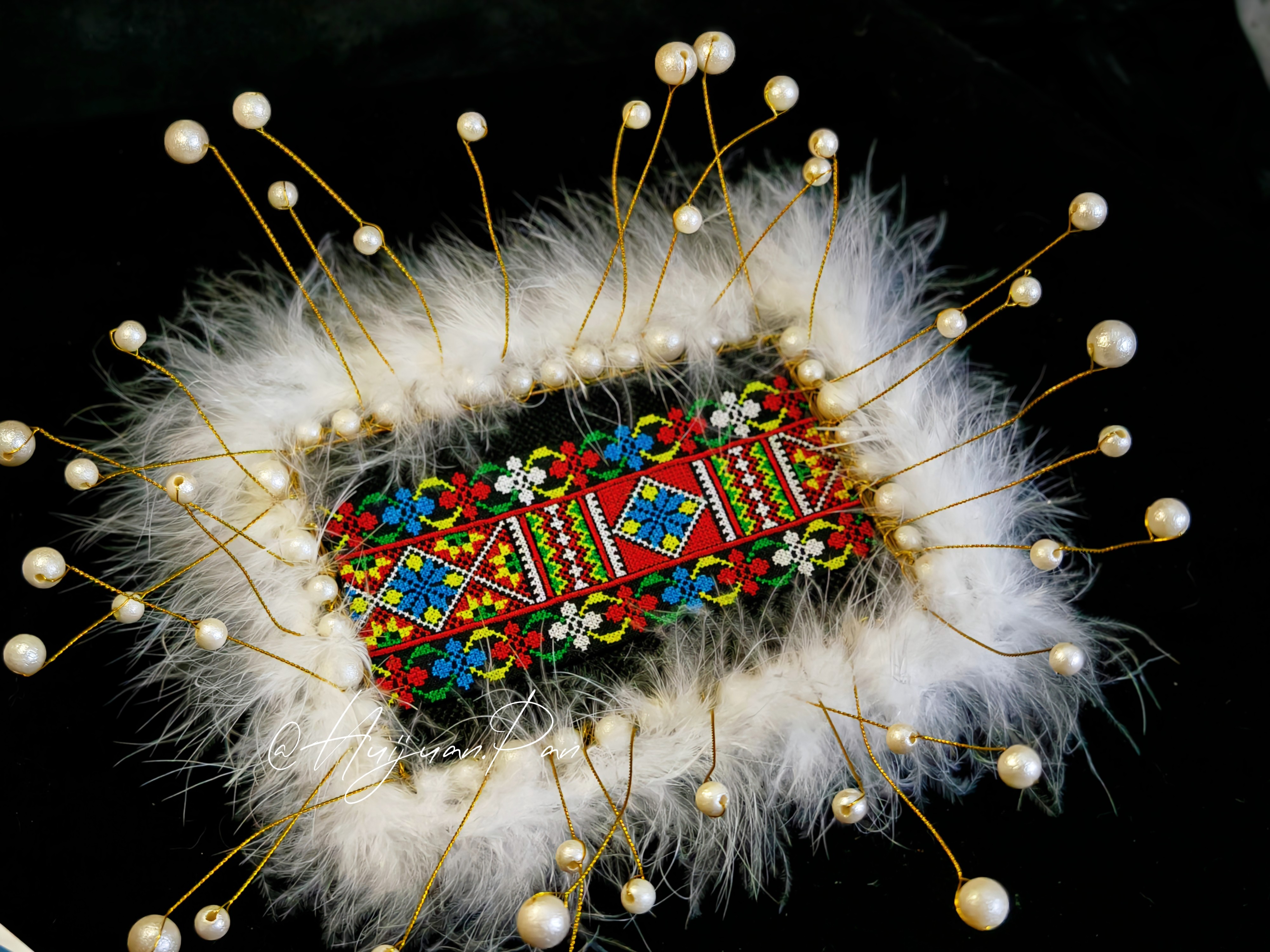 手工民族风瑶族刺绣毛绒车载摆件防滑垫