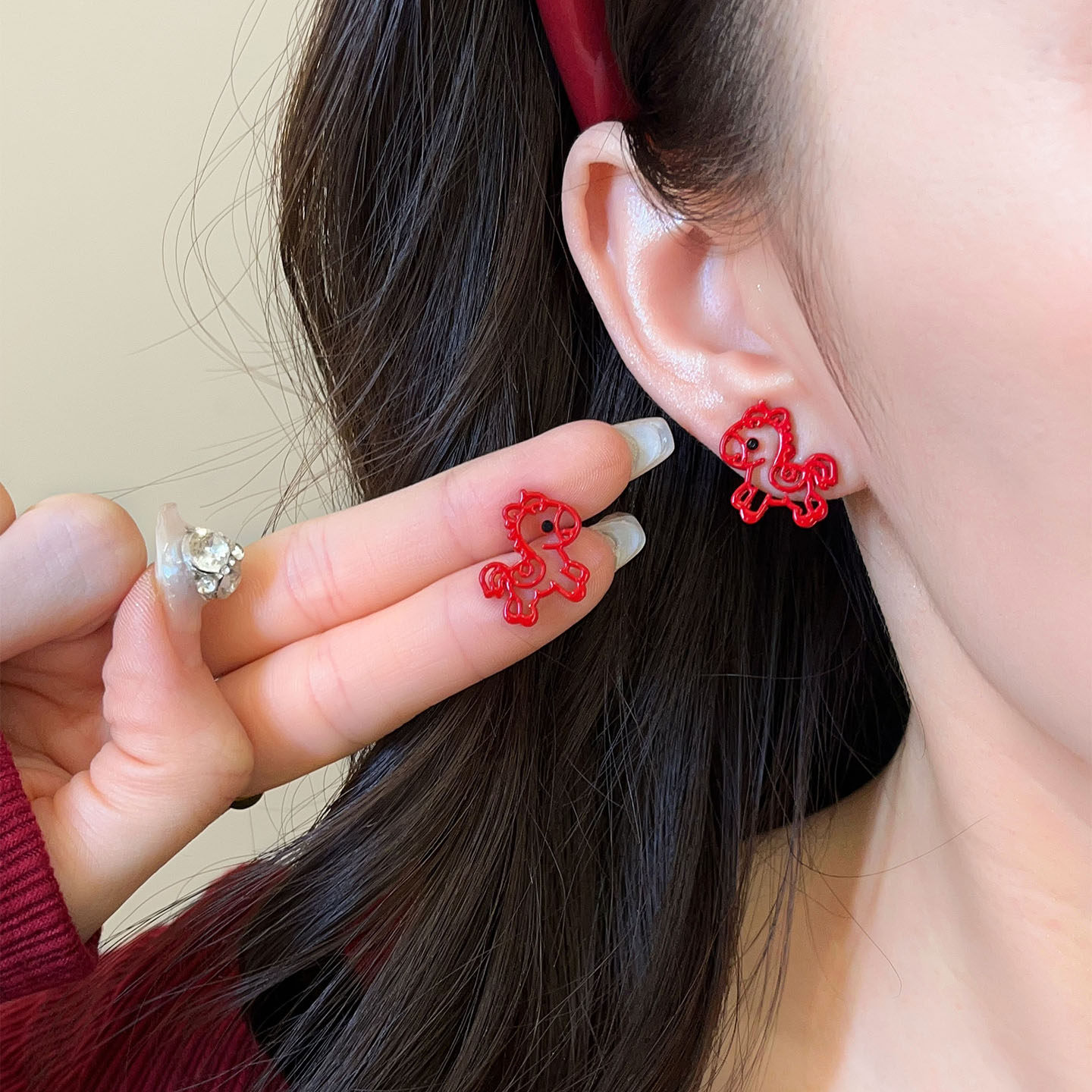 马年红色小马耳钉镂空小众设计爆款高级感本命年过年百搭时尚耳饰,饰品/流行首饰/时尚饰品新,耳钉,淘宝优惠券,粉丝福利购,淘宝优惠卷