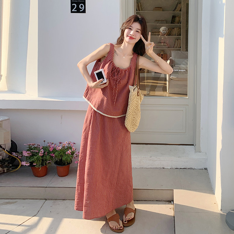 红色复古条纹背心套装裙女2025年夏季新款法式度假风半身裙两件套,女装套装/套裙,浙宝239