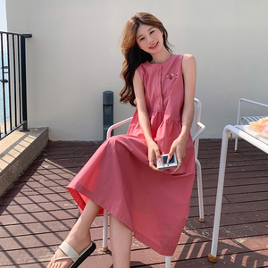 韩系粉色海边度假风连衣裙女2025夏季新款独特漂亮减龄无袖背心裙图片