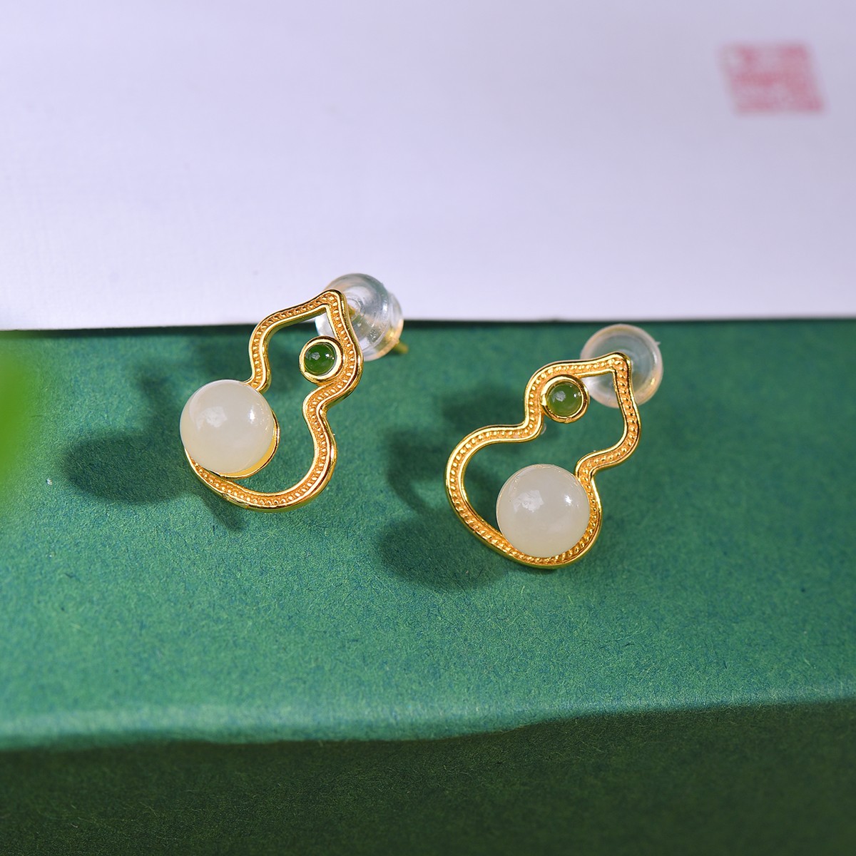 和田玉925银葫芦玉石耳钉