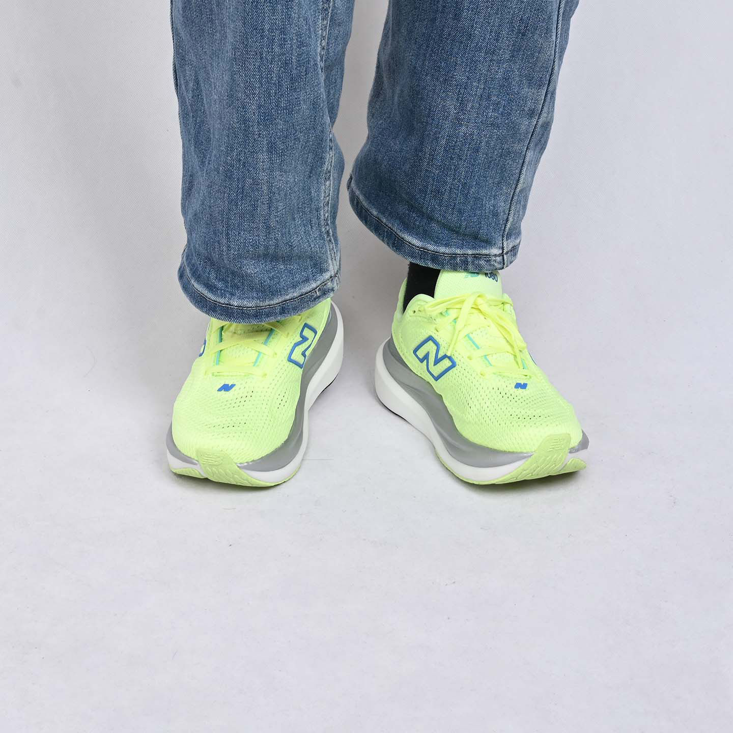 NEW BALANCE NB新款绿色女子运动鞋1080百搭休闲跑步鞋W108099D-B