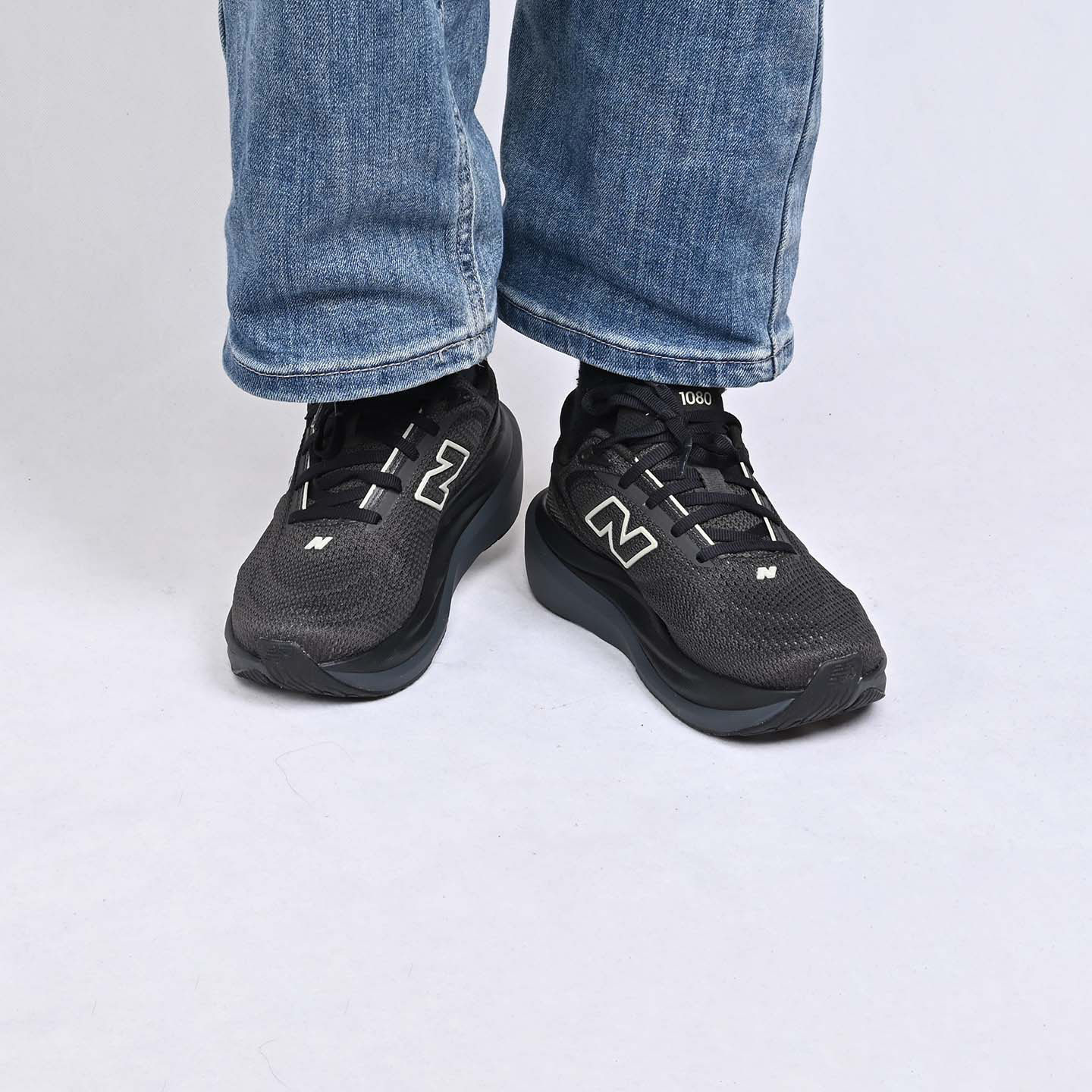 NEW BALANCE NB新款女子运动鞋1080舒适潮流百搭跑步鞋W10803AW-B