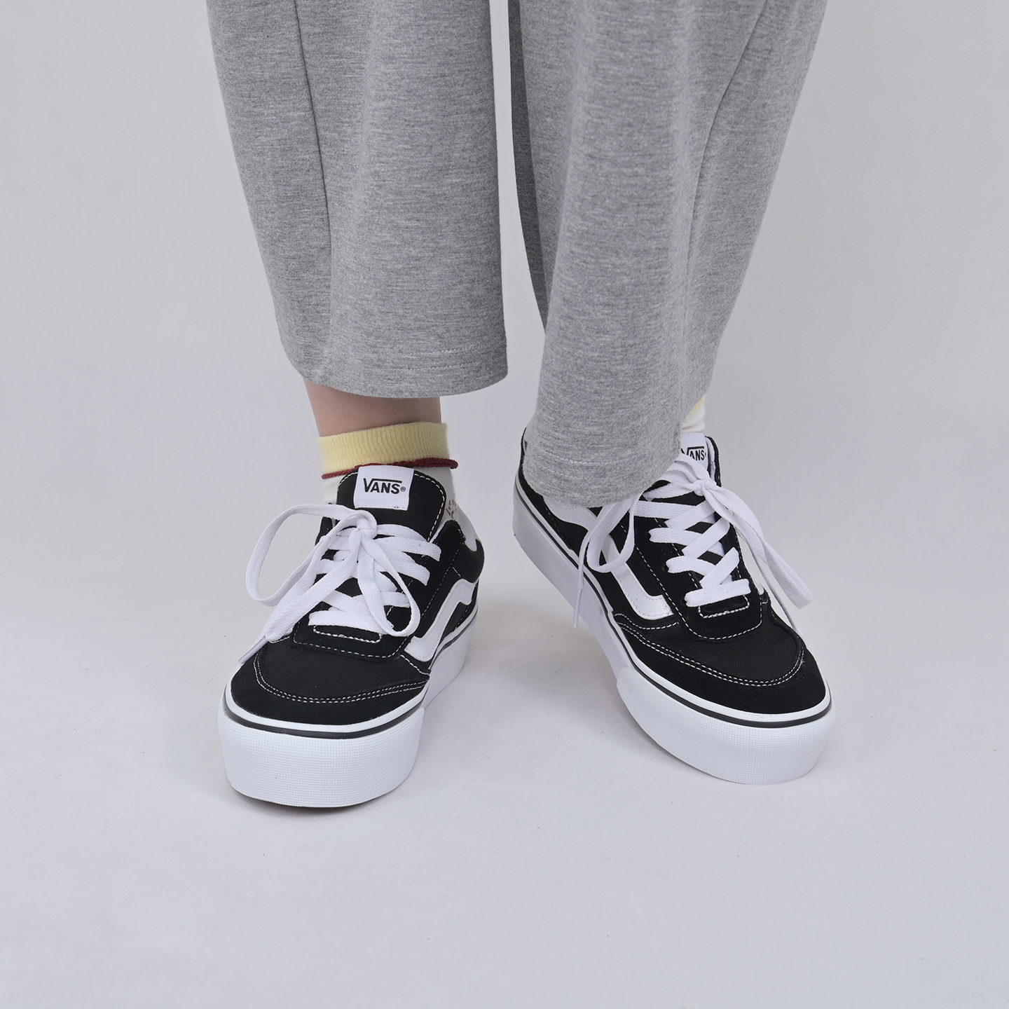 VANS黑色简约复古女鞋