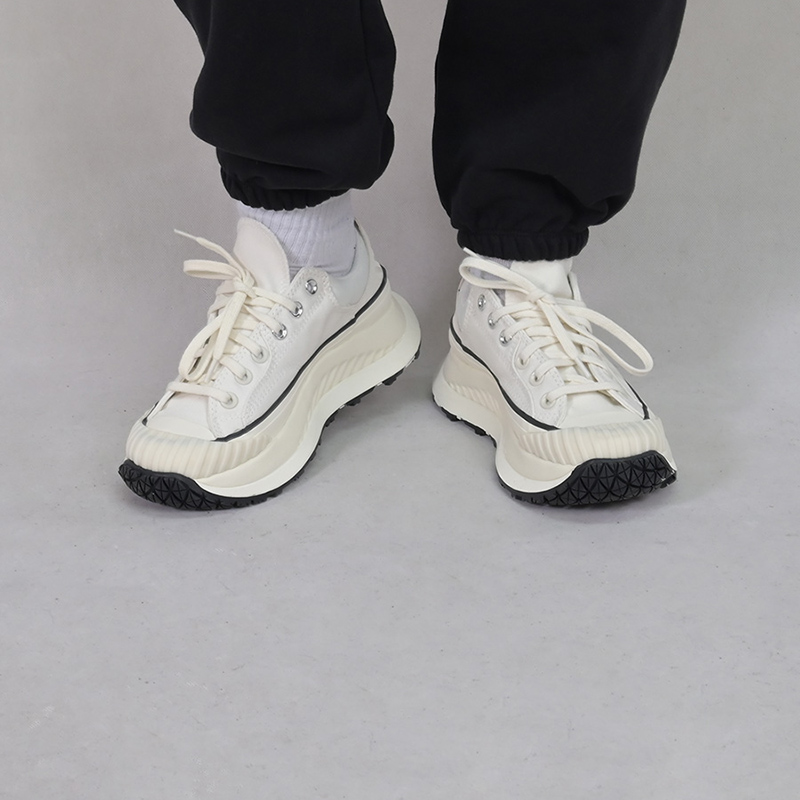 CONVERSE机能风厚底鞋