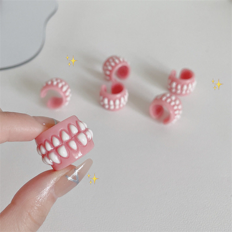 日韩搞怪牙齿戒指女 亚克力戒指环可爱卡通创意彩色小众设计感潮