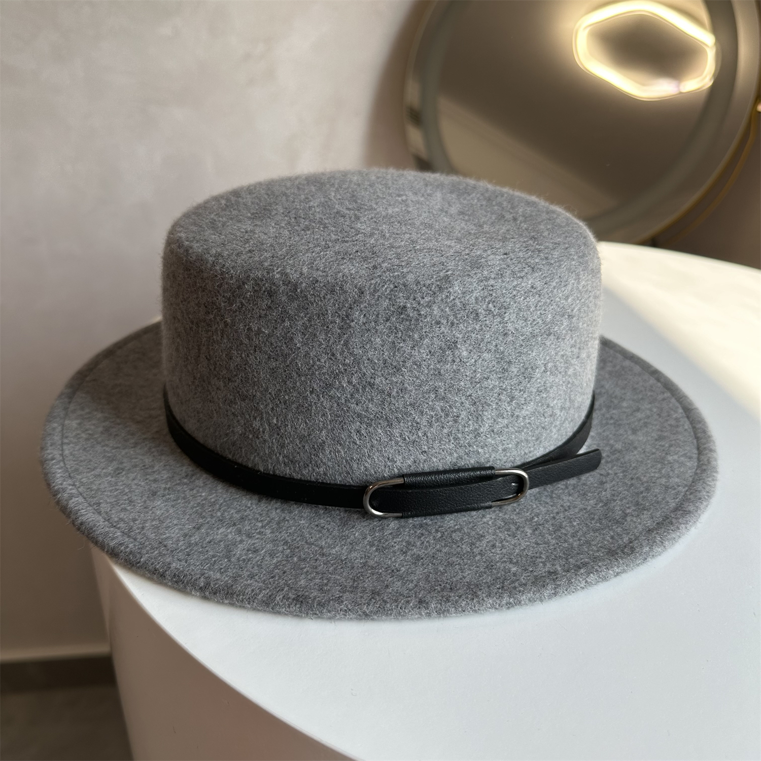 英伦复古100%羊毛呢平顶帽小沿礼帽女秋冬灰色皮带扣百搭爵士帽
