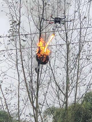 成都武航科技自主研发无人机多轴喷火装置喷火无人机电力安防专用
