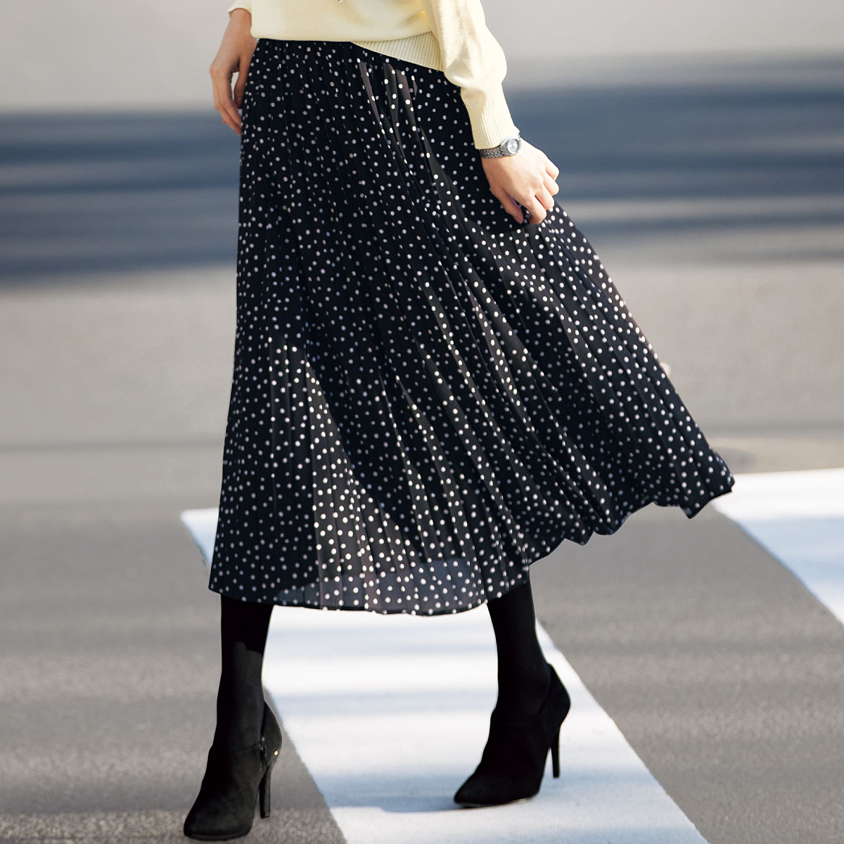 松紧腰丝光垂感过膝百褶半身裙