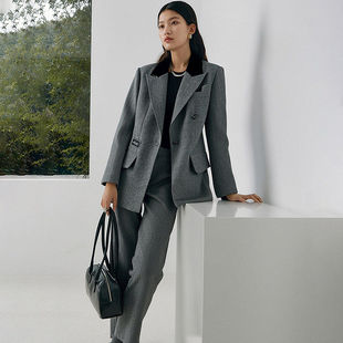 女装 新款 折扣2025年冬季 毛呢套装 棉衣439半裙 779元 金系列