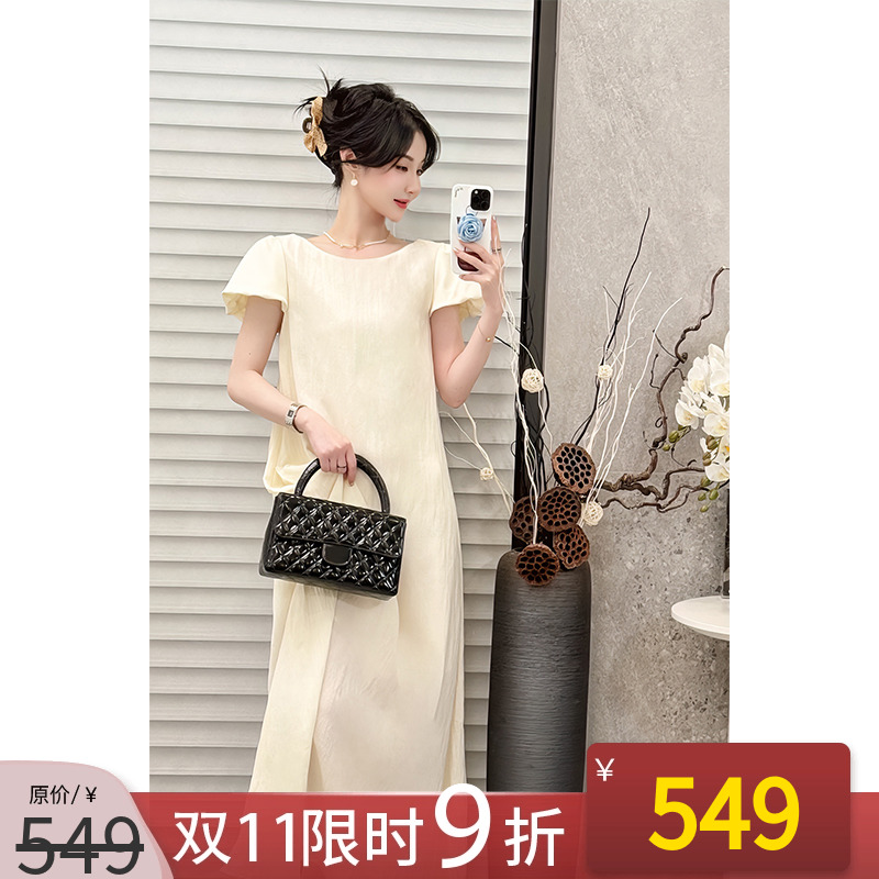 法式文艺泡泡袖露背连衣裙