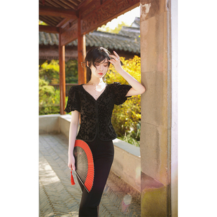 NANASTORE黑色丝绒短款外套女2024春季新款春上衣衬衫V领复古薄