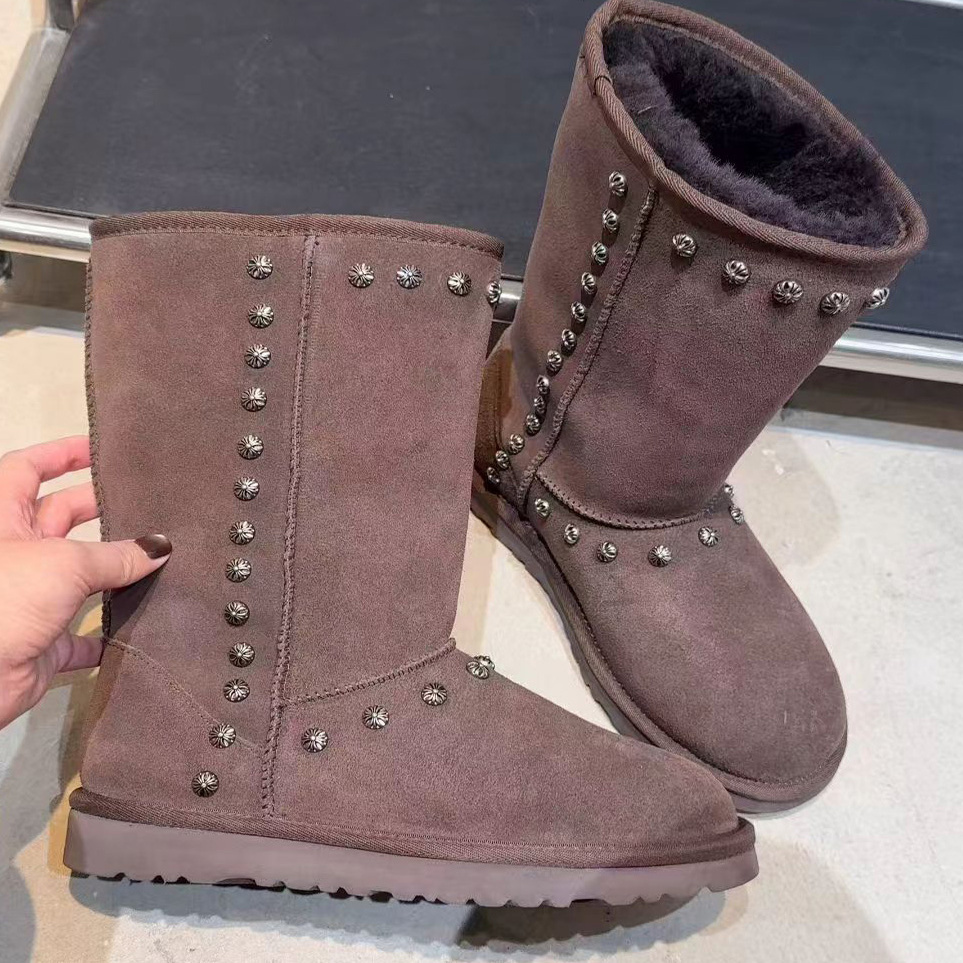 韩版铆钉雪地靴女冬季保暖毛绒内里防滑厚底中筒靴羊皮毛一体靴