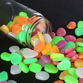 七彩夜光石原石荧光石超亮发光石头鱼缸造景装 饰夜光玩具创意摆件