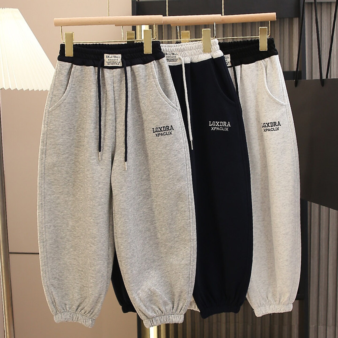 男童休闲运动裤春秋2026新款字母刺绣束脚长裤儿童松紧腰宝宝卫裤