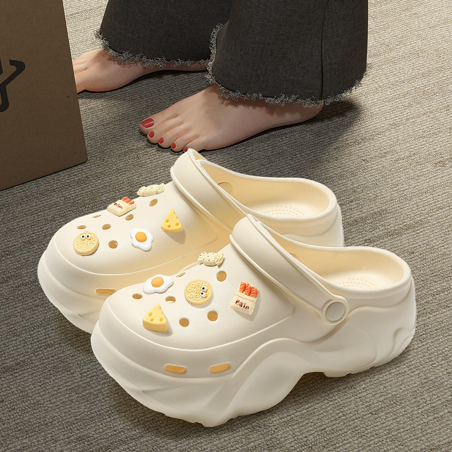 厚底洞洞鞋女款夏季外穿2026新款海边沙滩增高防滑包头凉拖鞋女士