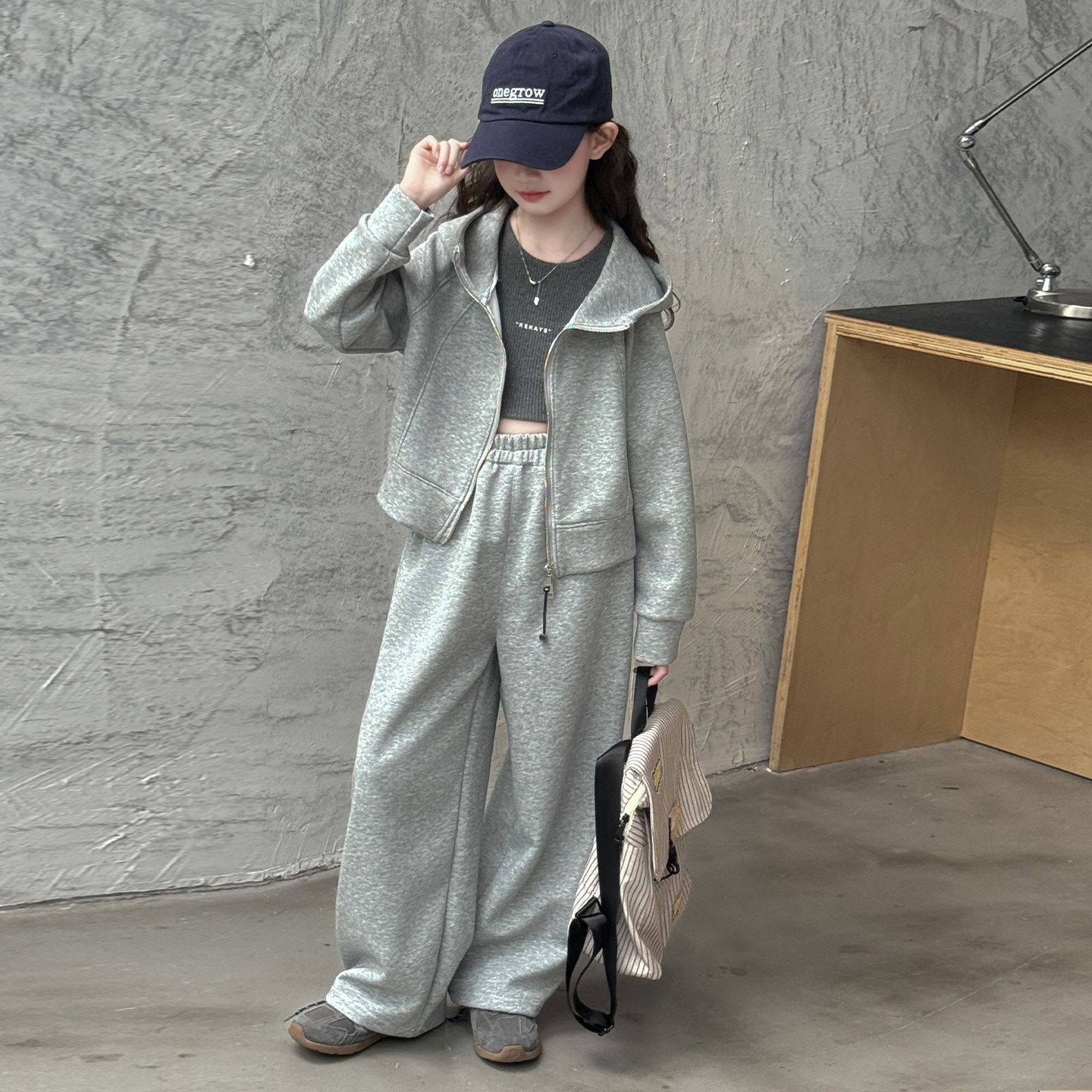 女童秋装套装2026新款洋气时髦运动连帽儿童卫衣两件套女孩中大童