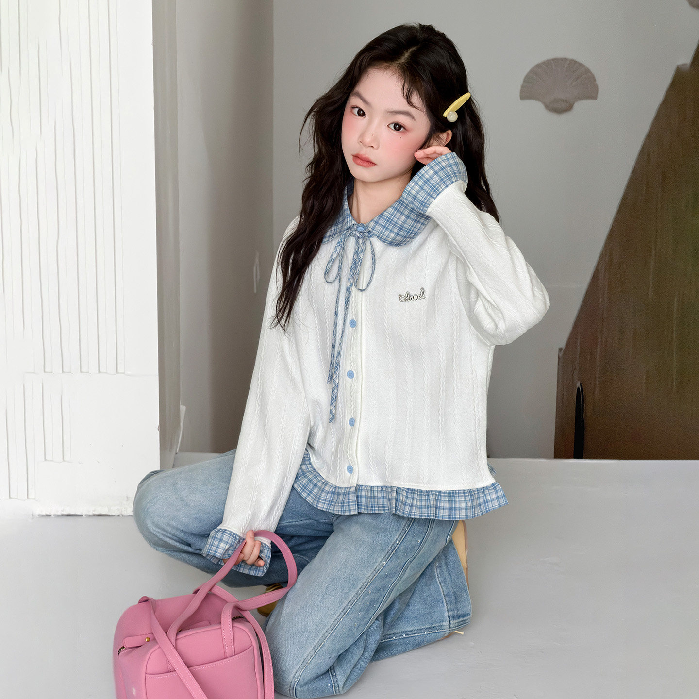 女童衬衫儿童衬衣春款2026新款超好看女孩春装长袖上衣娃娃领格子