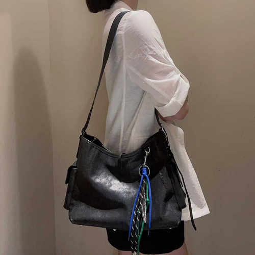 高级感百搭单肩斜挎大容量女士包