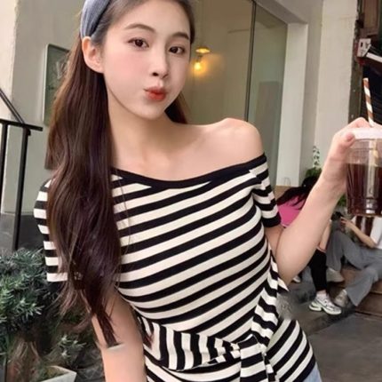 不规则斜肩短袖针织衫女2025夏季新款设计感小众修身显瘦上衣薄款
