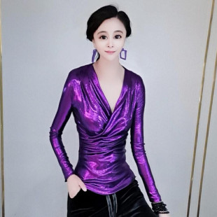 大码遮肚子打底衫女欧货2023春秋新款V领褶皱修身显瘦闪光丝小衫