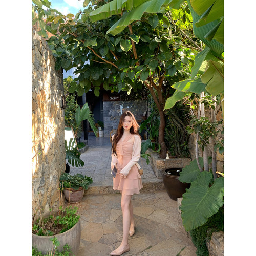 ke7en 恋综女一出场干枯玫瑰色韩系设计感气质交叉挂脖收腰连衣裙