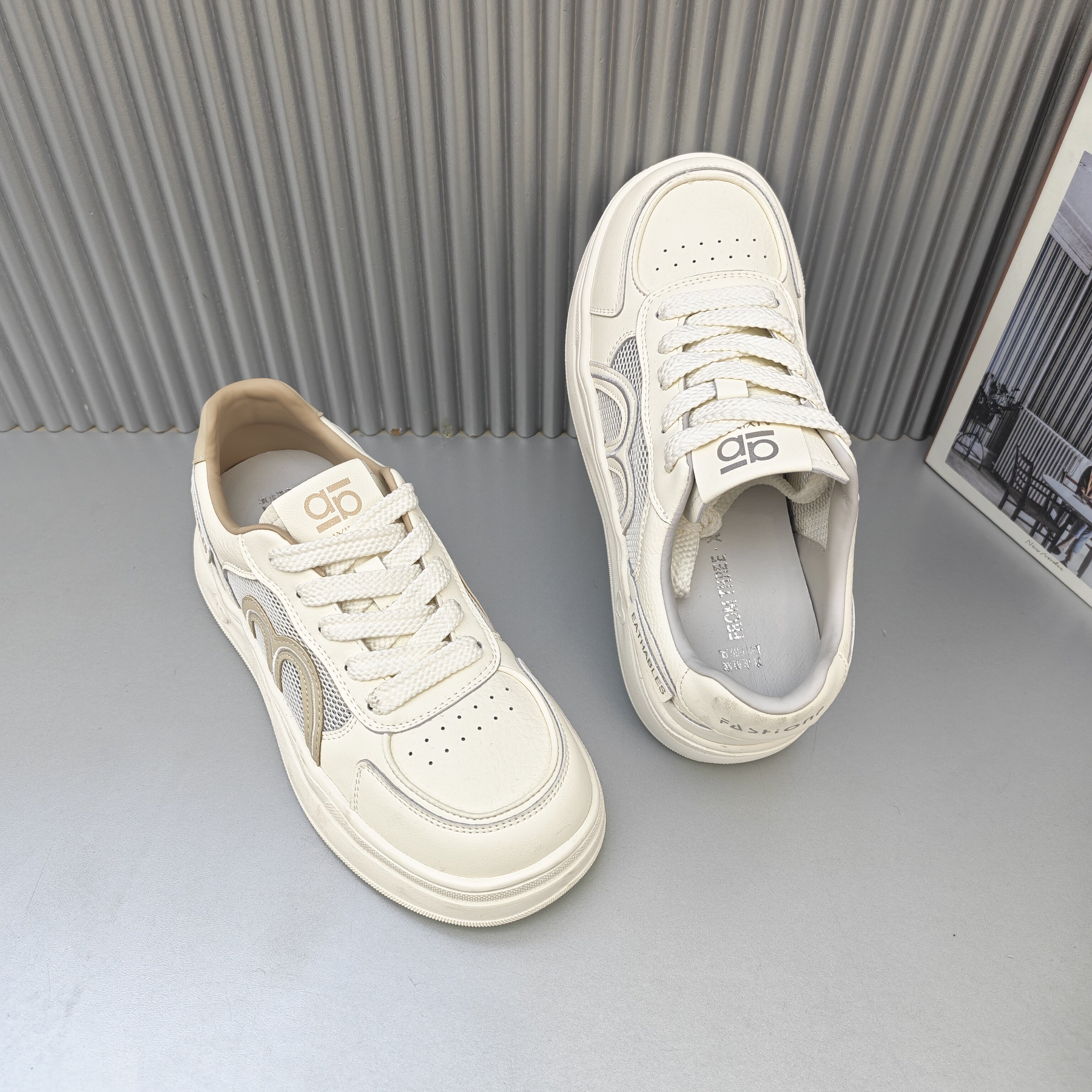 2026新款真皮镂空网面透气小白鞋女圆头厚底薄款舒适休闲运动板鞋