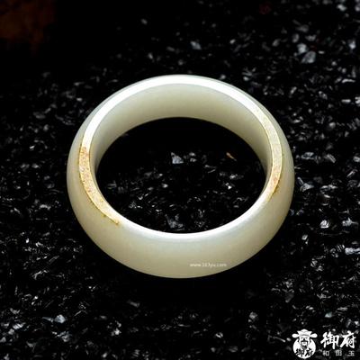 新疆和田玉洒金皮白玉籽玉手镯 内径57.4mm 98.8克