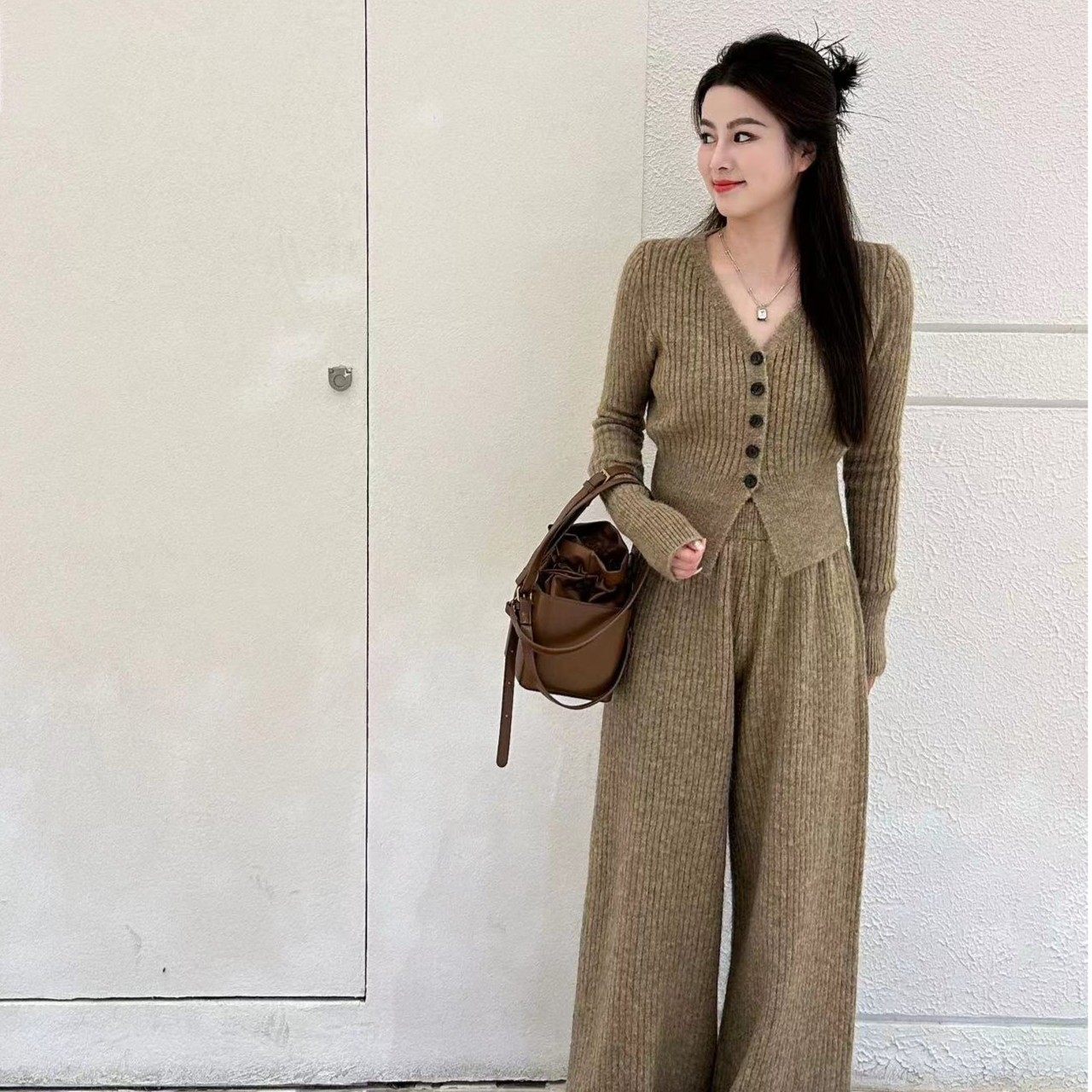 冬季新款修身V领单排扣长袖毛衣+松紧腰阔腿休闲裤套装女围脖胸针,女装/女士精品,时尚套装,淘宝优惠券,粉丝福利购,淘宝优惠卷