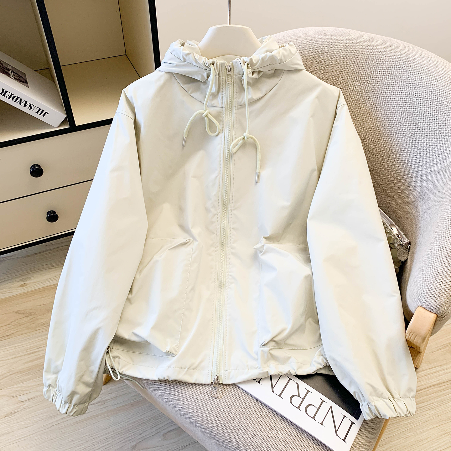 米色冲锋衣女士短款外套2025秋季新款时尚小个子爆款休闲冲锋衣潮