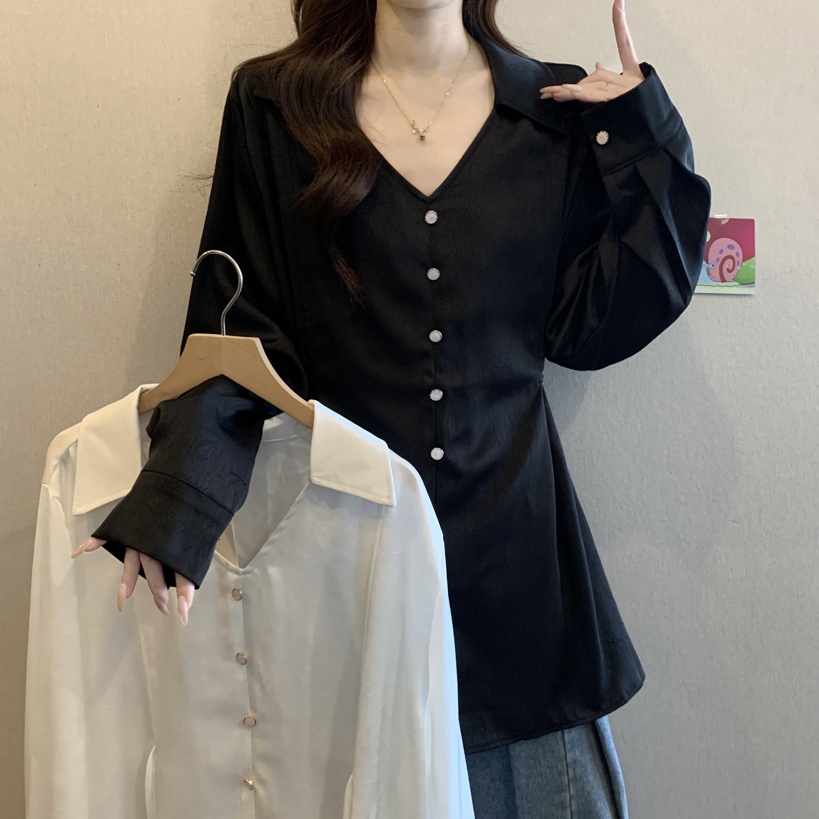 法式高级感醋酸缎面V领正肩衬衫女春季新款胖MM气质收腰显瘦衬衣,女装/女士精品,大码内搭,淘宝优惠券,粉丝福利购,淘宝优惠卷