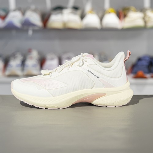 李宁减震回弹防泼水跑鞋