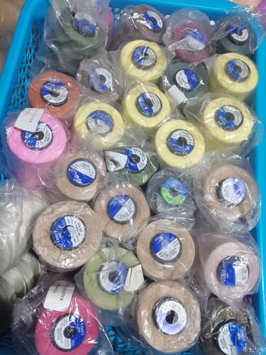 1高士402缝纫线包芯线五颜六色满28包邮 尾货不退不换介意勿拍哦