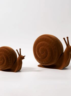 简约轻奢树脂绒面蜗牛创意软装饰品儿童房客厅电视柜桌面家居摆件