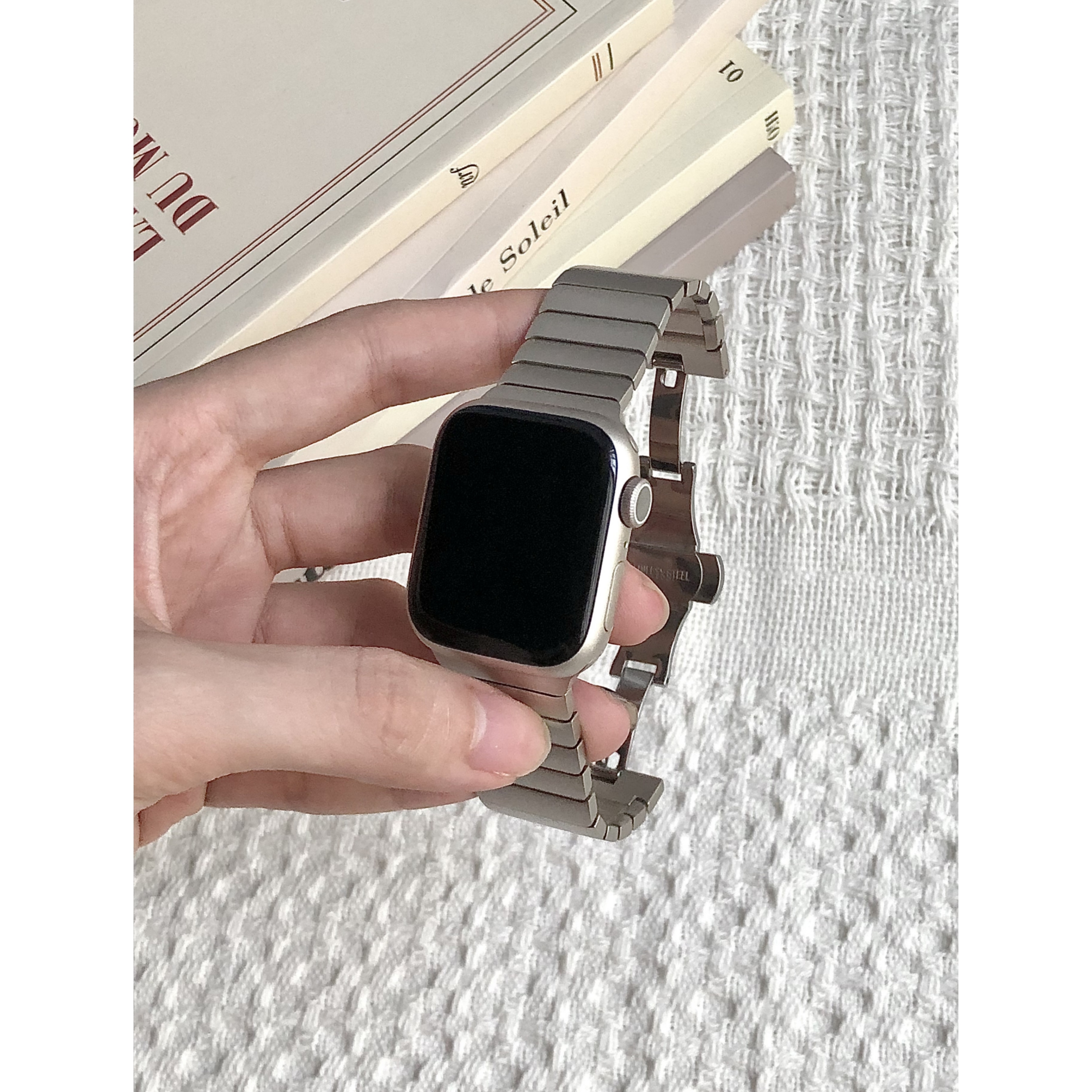 适用AppleWatchS109表带高级金属iWatchS8苹果手表s7/6/5se蝴蝶扣
