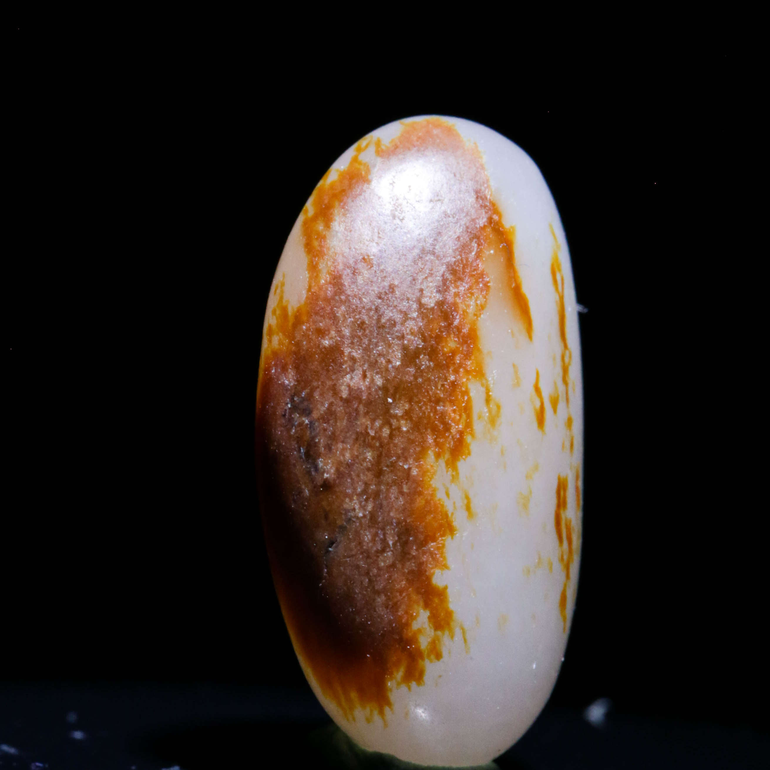 新疆和田玉红皮白肉籽料挂件