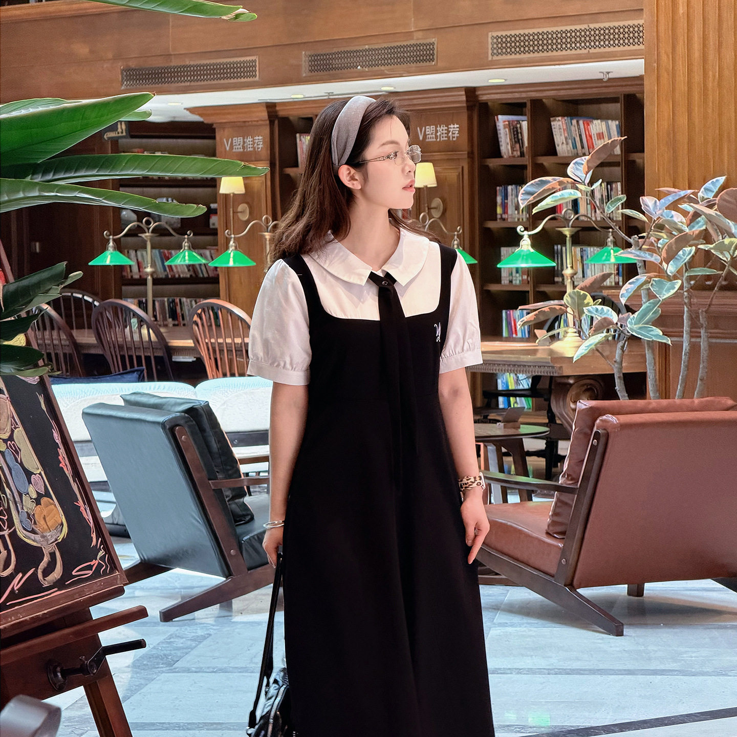 【新品预览】A0118轩辰胖MM学院风减龄刺绣撞色假两件显瘦连衣裙