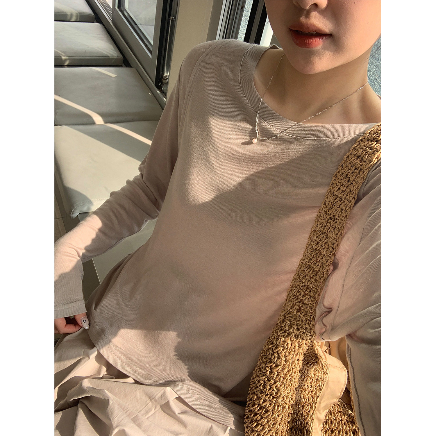 大码女装宽松休闲圆领修身合体打底衫女春夏干净纯色多色长袖上衣