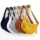 简约休闲轻便饺子包单肩包日系百搭斜挎包包女大学生上课通勤背包