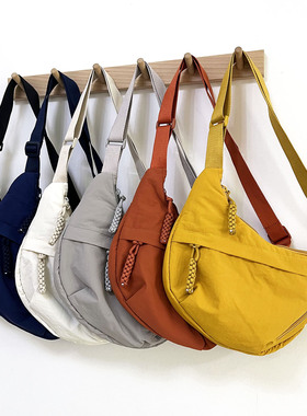 简约休闲轻便饺子包单肩包日系百搭斜挎包包女大学生上课通勤背包