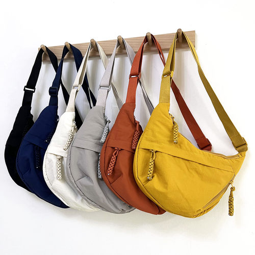 日系简约休闲轻便饺子包