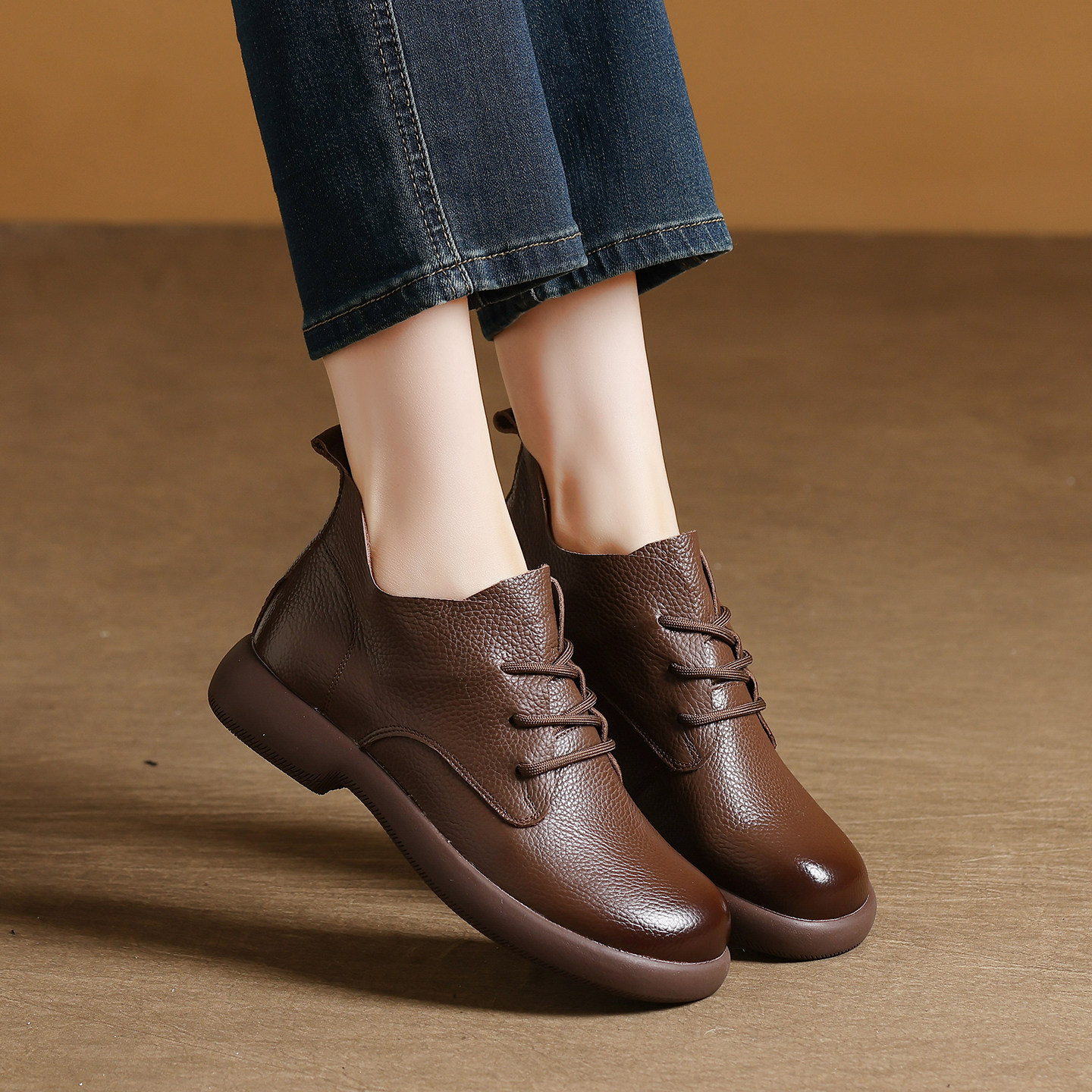 真皮软底妈妈马丁靴2025秋冬季