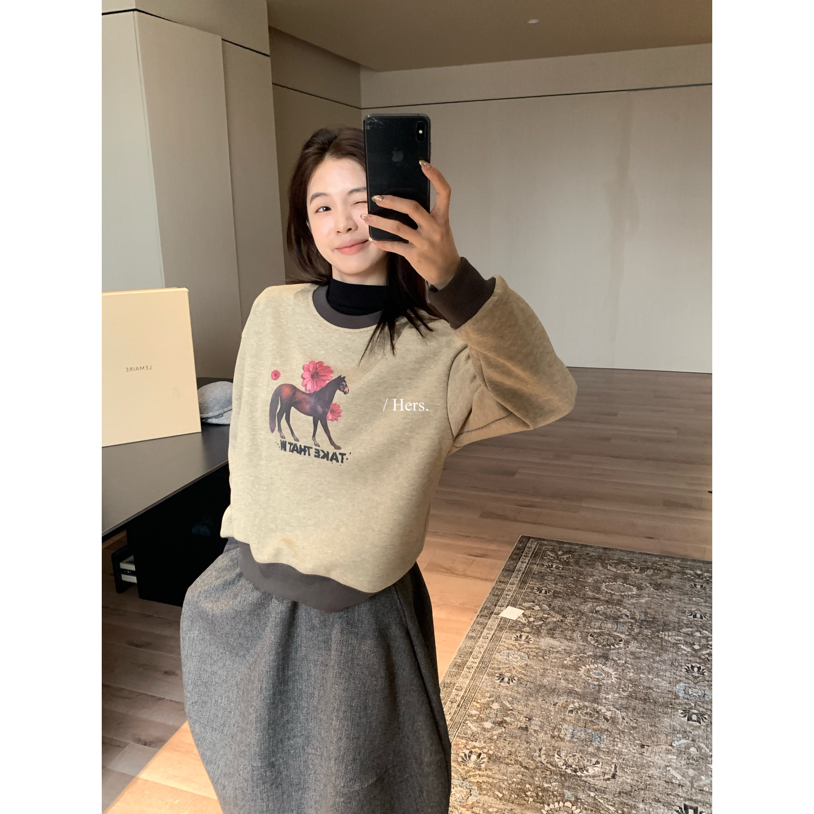 Hers-冬上新简约日常休闲小马图案加绒撞色卫衣92517