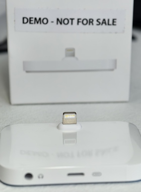 iPhone闪电基座适用于苹果手机充电底座DOCK金属支架快充底座桌面