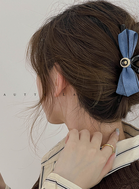 FUNCOCO｜韩系休闲时髦感~盐系蓝色蝴蝶结鲨鱼夹发量多大号抓夹女