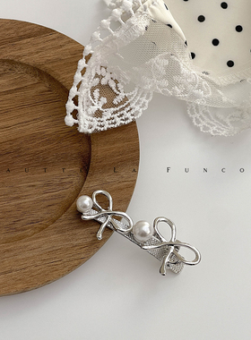 FUNCOCO｜银色珍珠蝴蝶结~日常百搭甜美侧边碎发鸭嘴夹刘海发夹女