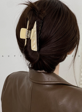 怎么搭都高级~通勤棕色拼接醋酸鲨鱼夹2024年新款网红抓夹头饰女